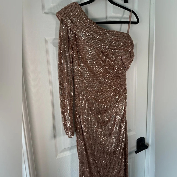 IEENA for Mac Duggal Sequin One-Shoulder Gown Copper Rose Gold Thigh Slit Size 4 - Picture 3 of 16